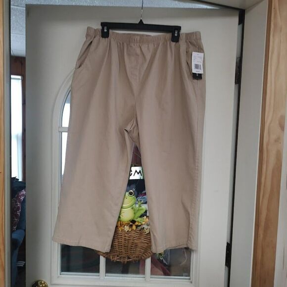 New Components Khaki Colored Straight Leg Pull On Capri's Size Women's 16 - Picture 1 of 2